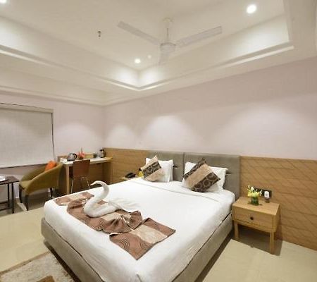 Hotel Kinara Grand Hajdarabad Zewnętrze zdjęcie