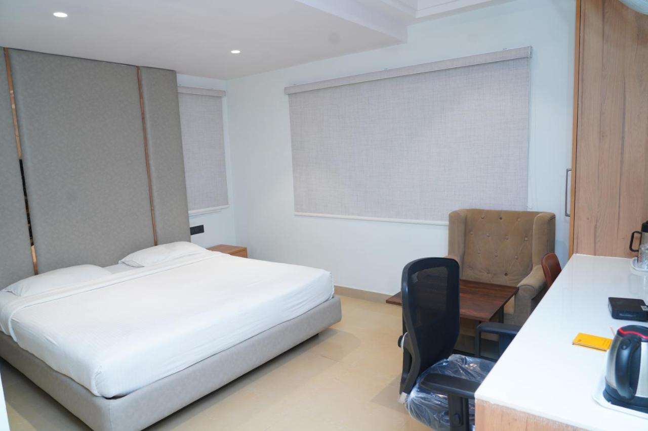 Hotel Kinara Grand Hajdarabad Zewnętrze zdjęcie
